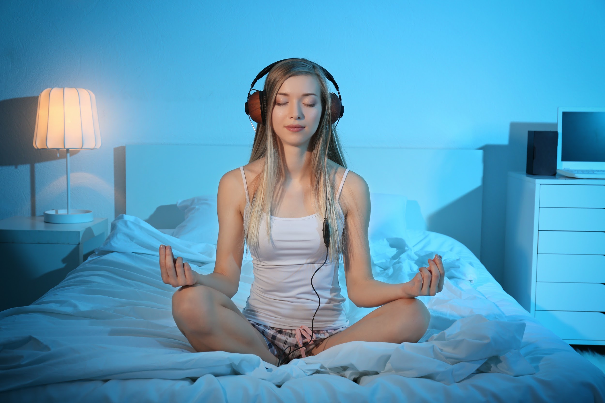 Музыку перед медитацией. Медитация для сна. Медитация перед сном. Медитация для сна для женщин. Расслабление перед сном.